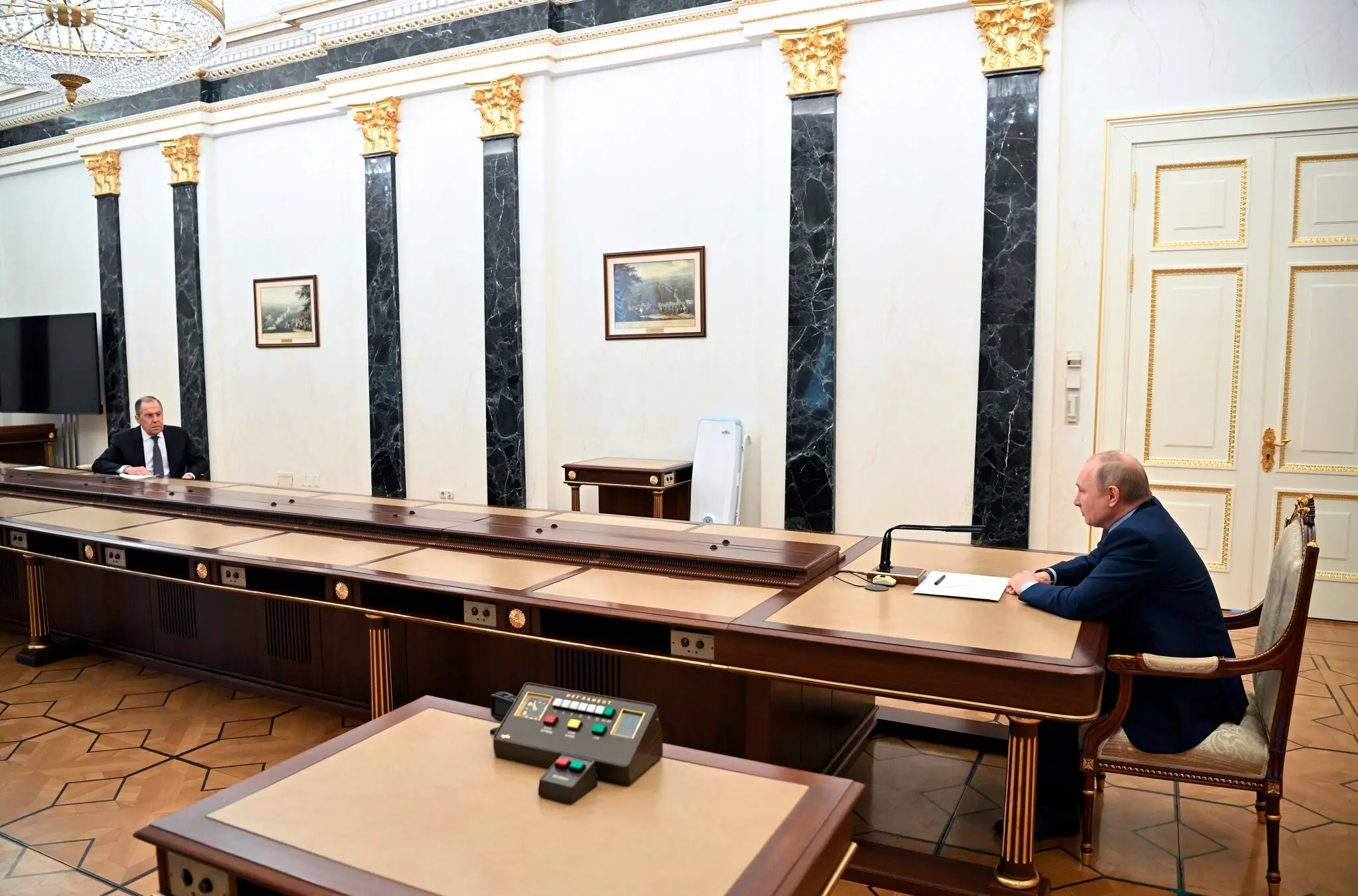 Міністр закордонних справ Росії Сергій Лавров під час зустрічі з президентом Володимиром Путіним у понеділок.